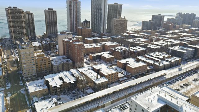 6101 N Sheridan Road 12E, Chicago, IL 60660