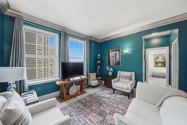 6101 N Sheridan Road 12E, Chicago, IL 60660