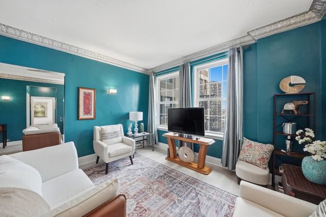 6101 N Sheridan Road 12E, Chicago, IL 60660