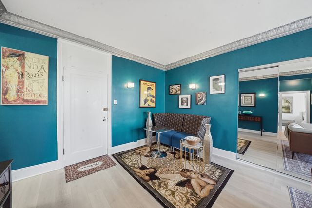 6101 N Sheridan Road 12E, Chicago, IL 60660