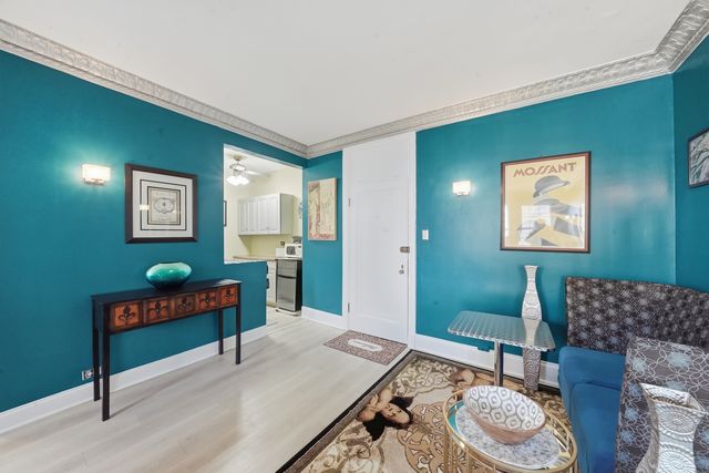 6101 N Sheridan Road 12E, Chicago, IL 60660