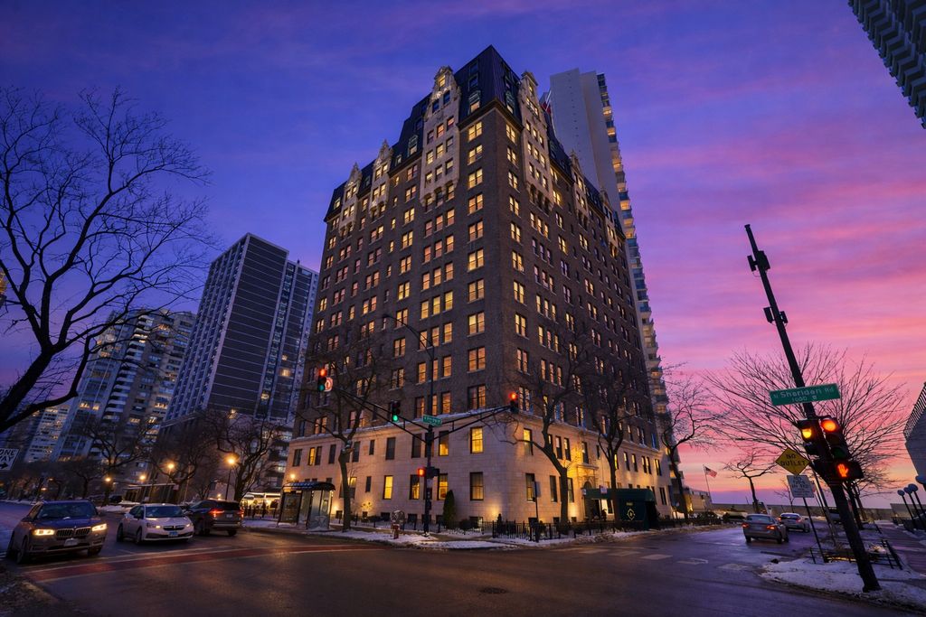 6101 N Sheridan Road 12E, Chicago, IL 60660