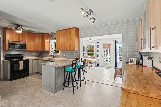 3608 Rita LN, St. James City, FL 33956