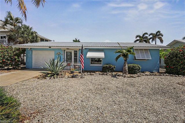 3608 Rita LN, St. James City, FL 33956