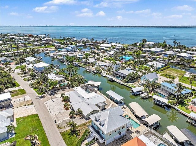 3608 Rita LN, St. James City, FL 33956