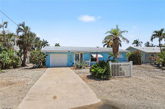 3608 Rita LN, St. James City, FL 33956