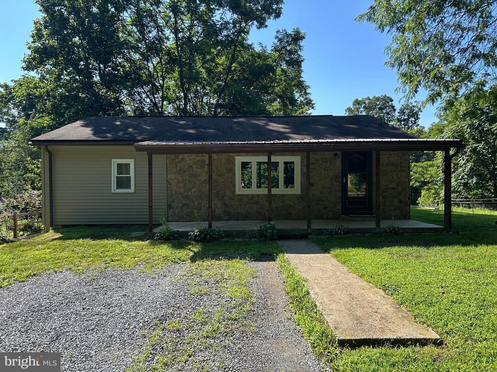 38 PIPELINE RD, Newville, PA 17241