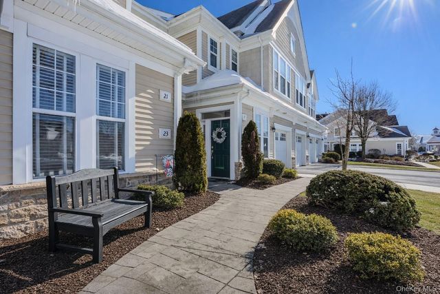 17 Sonata Court, Lake Grove, NY 11755