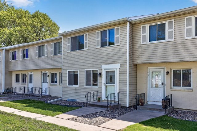 1473 Goodwin Avenue N, Oakdale, MN 55128