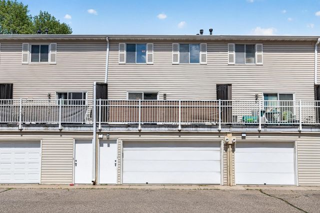 1473 Goodwin Avenue N, Oakdale, MN 55128