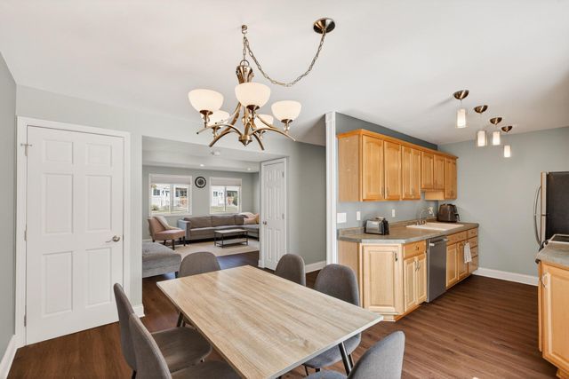 1473 Goodwin Avenue N, Oakdale, MN 55128