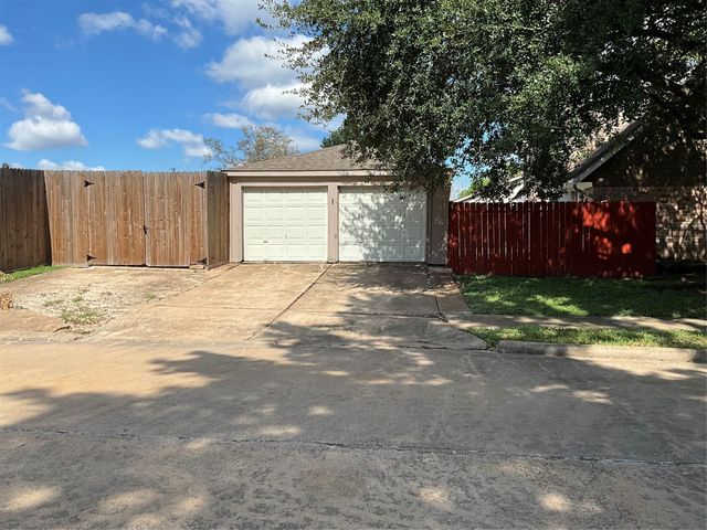 11914 Mulholland Drive, Meadows Place, TX 77477