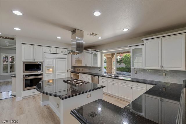 300 Kingsclear Court, Las Vegas, NV 89145