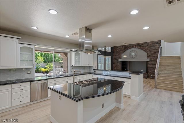 300 Kingsclear Court, Las Vegas, NV 89145