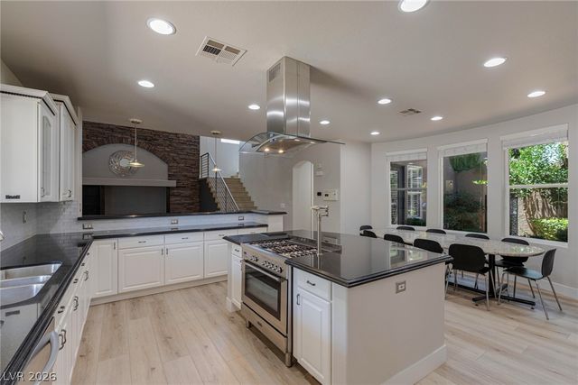 300 Kingsclear Court, Las Vegas, NV 89145