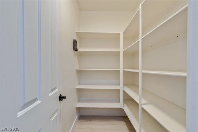 300 Kingsclear Court, Las Vegas, NV 89145