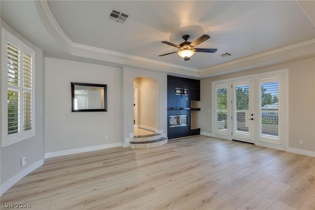 300 Kingsclear Court, Las Vegas, NV 89145