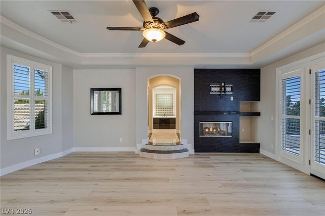 300 Kingsclear Court, Las Vegas, NV 89145