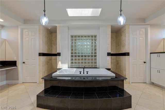 300 Kingsclear Court, Las Vegas, NV 89145