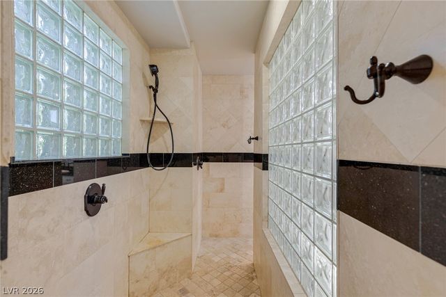 300 Kingsclear Court, Las Vegas, NV 89145