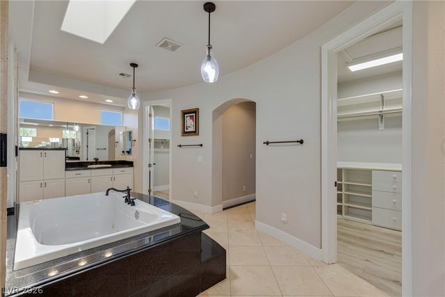 300 Kingsclear Court, Las Vegas, NV 89145