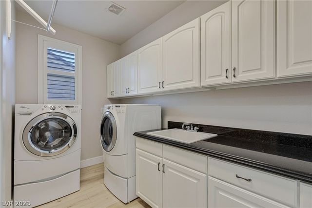 300 Kingsclear Court, Las Vegas, NV 89145