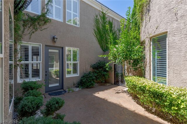 300 Kingsclear Court, Las Vegas, NV 89145