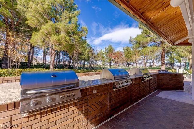 300 Kingsclear Court, Las Vegas, NV 89145