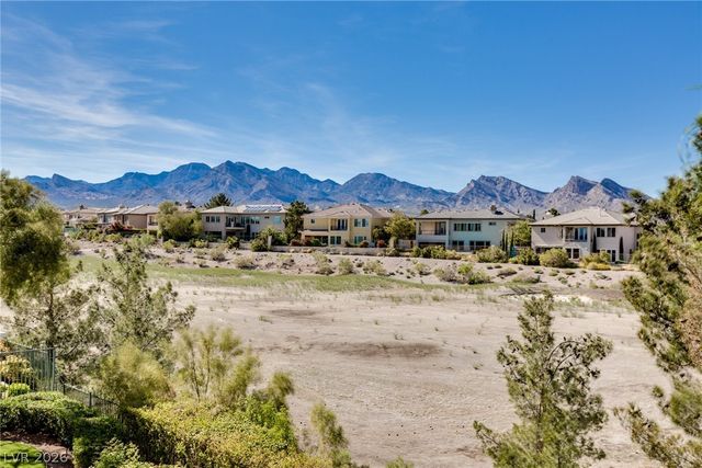 300 Kingsclear Court, Las Vegas, NV 89145