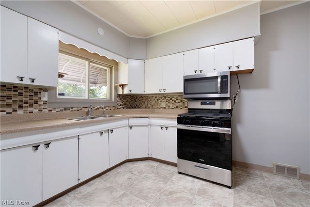 51 Indianola Road, Youngstown, OH 44512