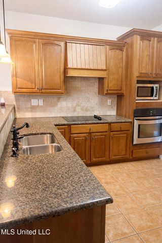 4902 Waterstone Drive, Olive Branch, MS 38654