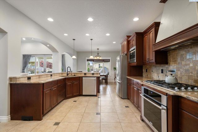 1010 Christopher Lane, Pasco, WA 99301