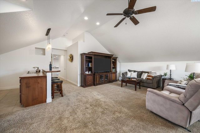 1010 Christopher Lane, Pasco, WA 99301