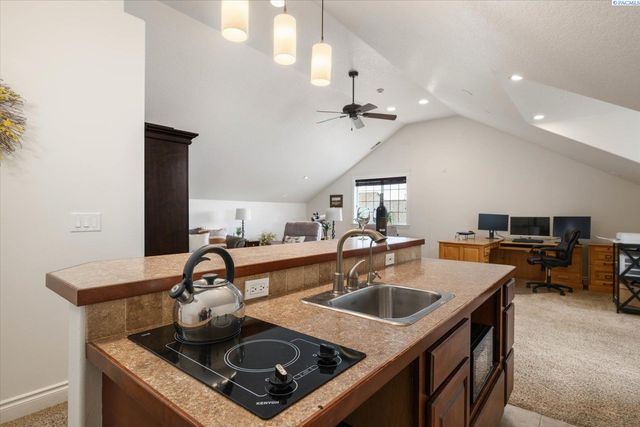 1010 Christopher Lane, Pasco, WA 99301