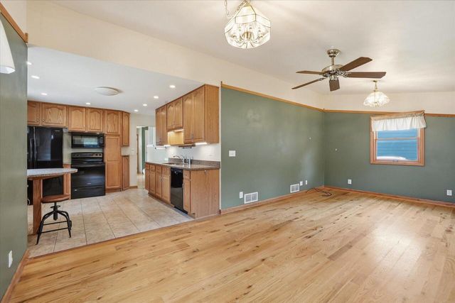 534 Peters DRIVE, Waukesha, WI 53188