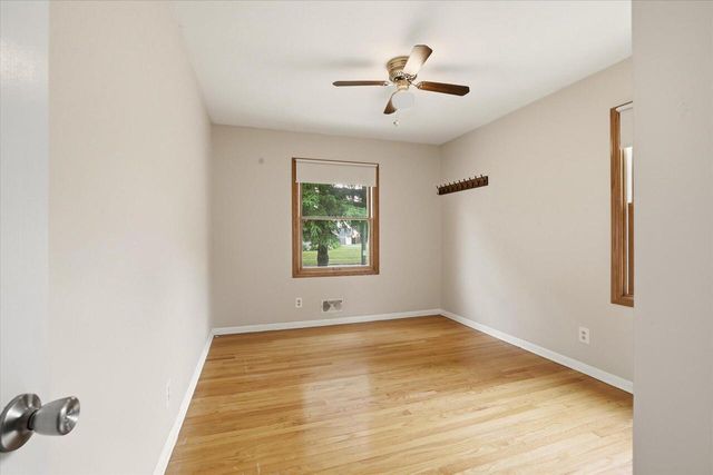 534 Peters DRIVE, Waukesha, WI 53188