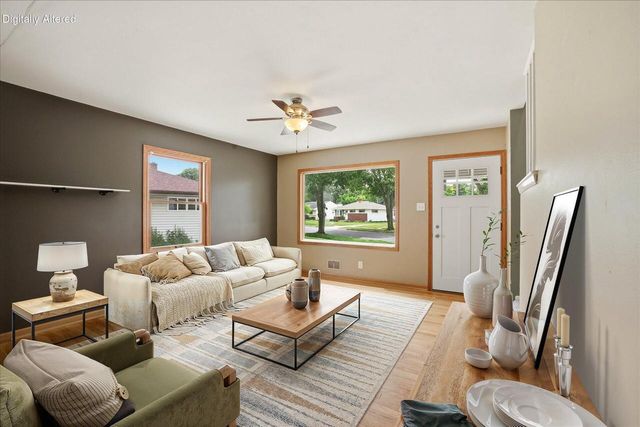 534 Peters DRIVE, Waukesha, WI 53188