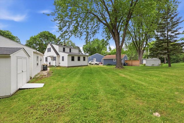 534 Peters DRIVE, Waukesha, WI 53188