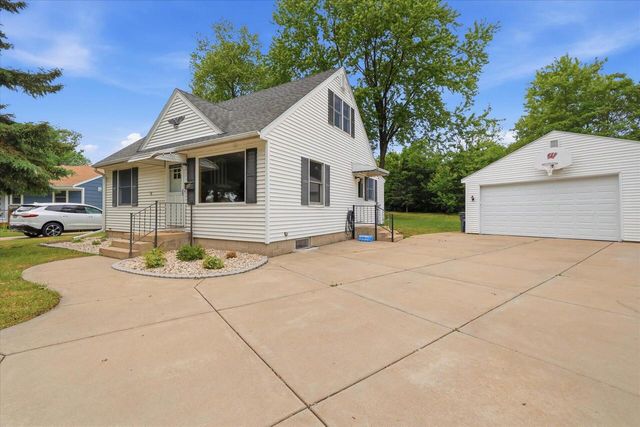 534 Peters DRIVE, Waukesha, WI 53188