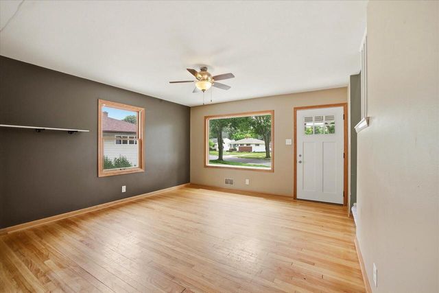 534 Peters DRIVE, Waukesha, WI 53188