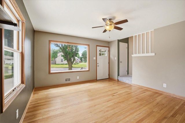 534 Peters DRIVE, Waukesha, WI 53188