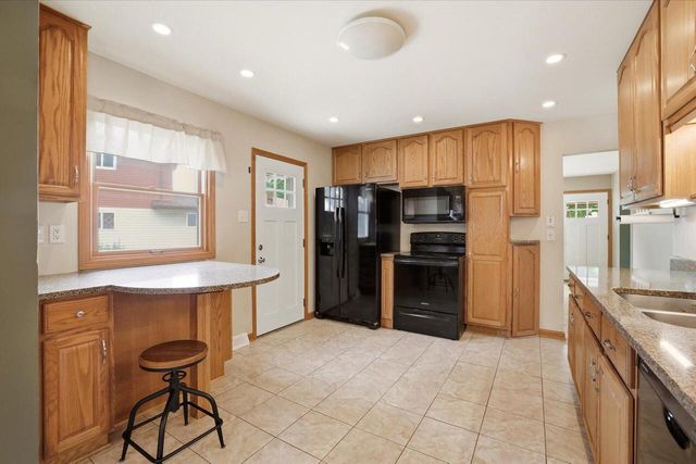 534 Peters DRIVE, Waukesha, WI 53188