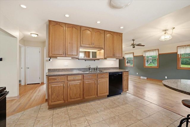 534 Peters DRIVE, Waukesha, WI 53188