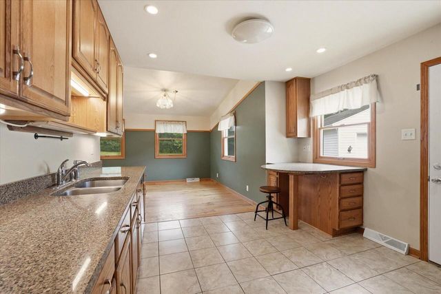 534 Peters DRIVE, Waukesha, WI 53188