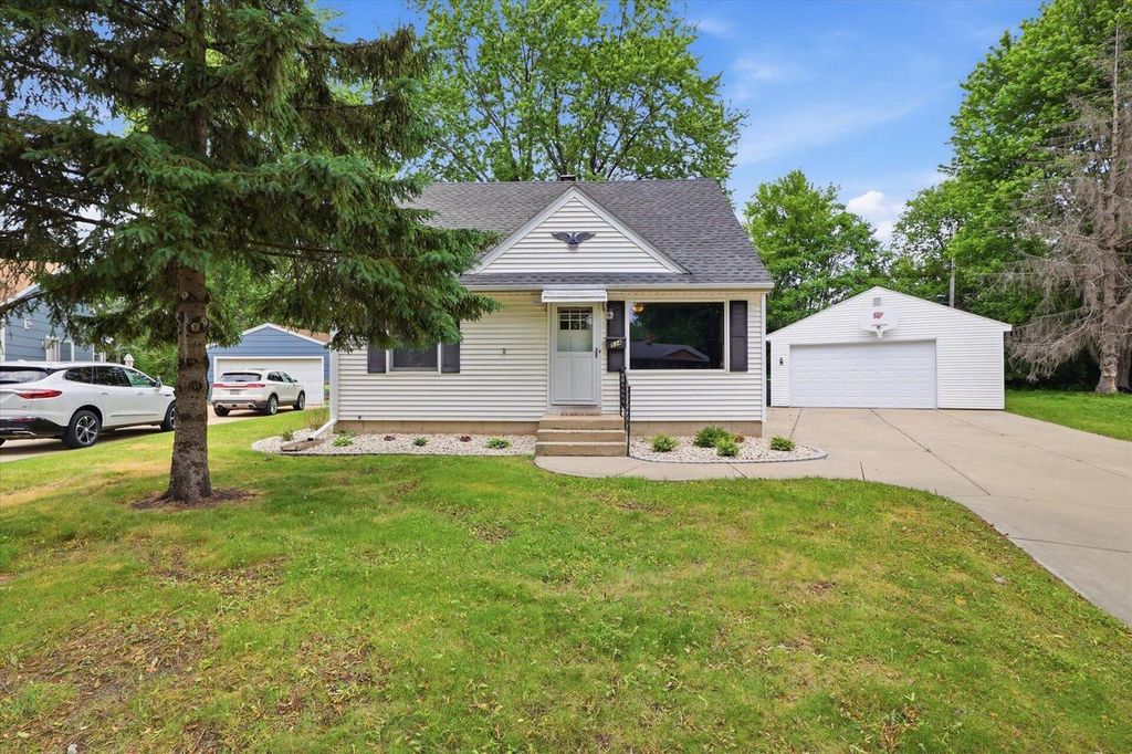 534 Peters DRIVE, Waukesha, WI 53188