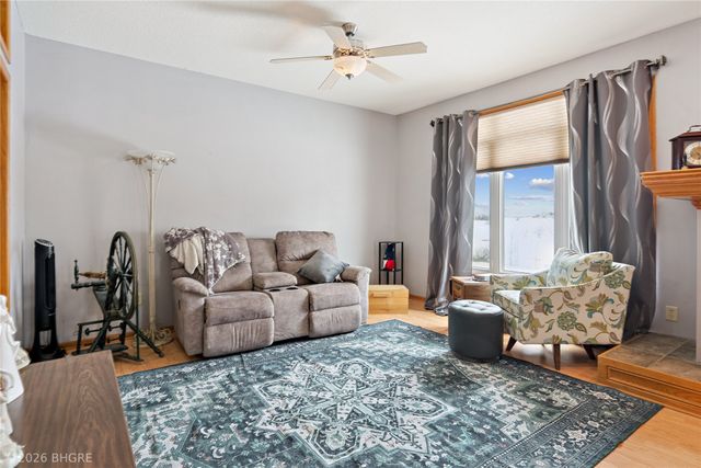 2107 W 4th Avenue, Indianola, IA 50125