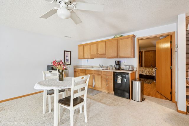 2107 W 4th Avenue, Indianola, IA 50125