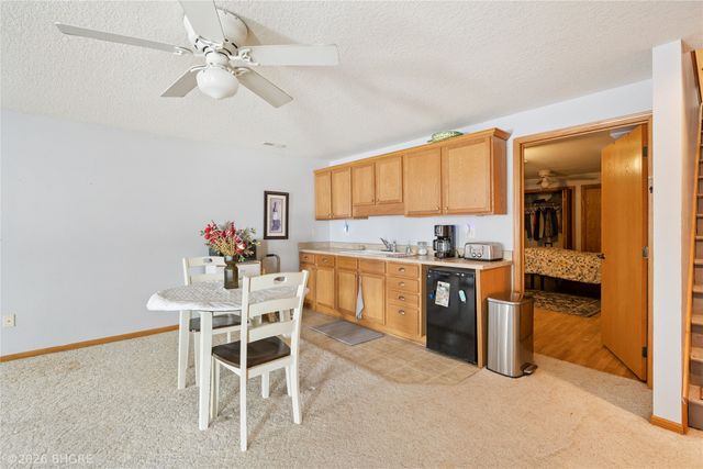 2107 W 4th Avenue, Indianola, IA 50125