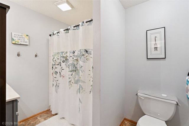 2107 W 4th Avenue, Indianola, IA 50125