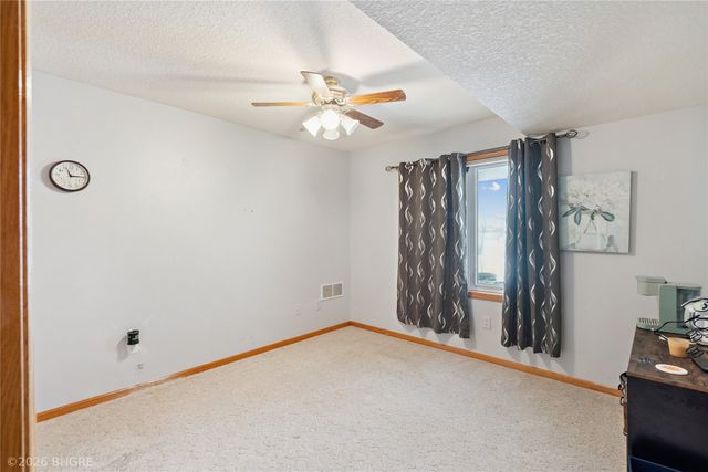 2107 W 4th Avenue, Indianola, IA 50125